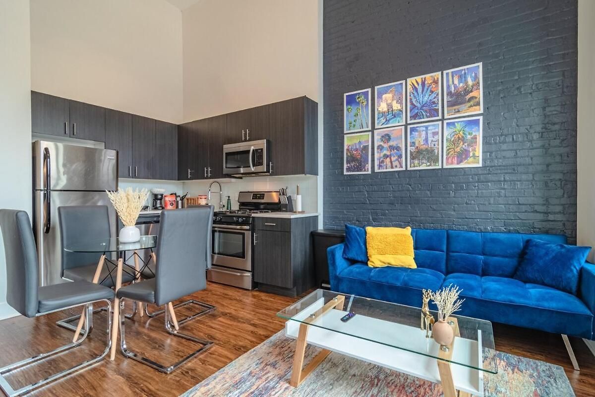 2br Escape With Optional Parking Near Mccormick Place, Navy Pier, Shedd Aquarium, And Millennium Park