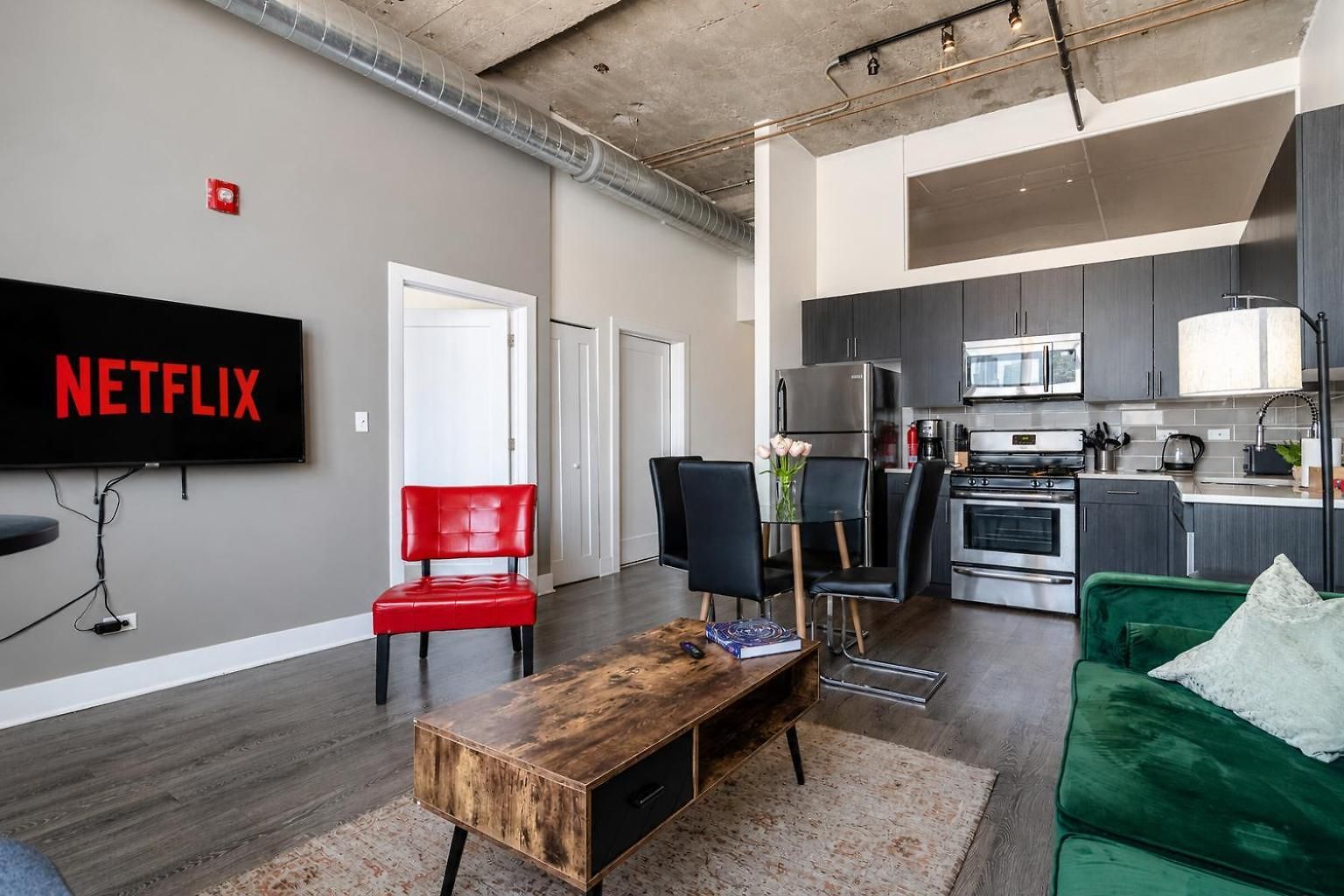 Skyline 2br In South Loop With Optional Parking & Gym Access Near Museum Campus And Mccormick Place *