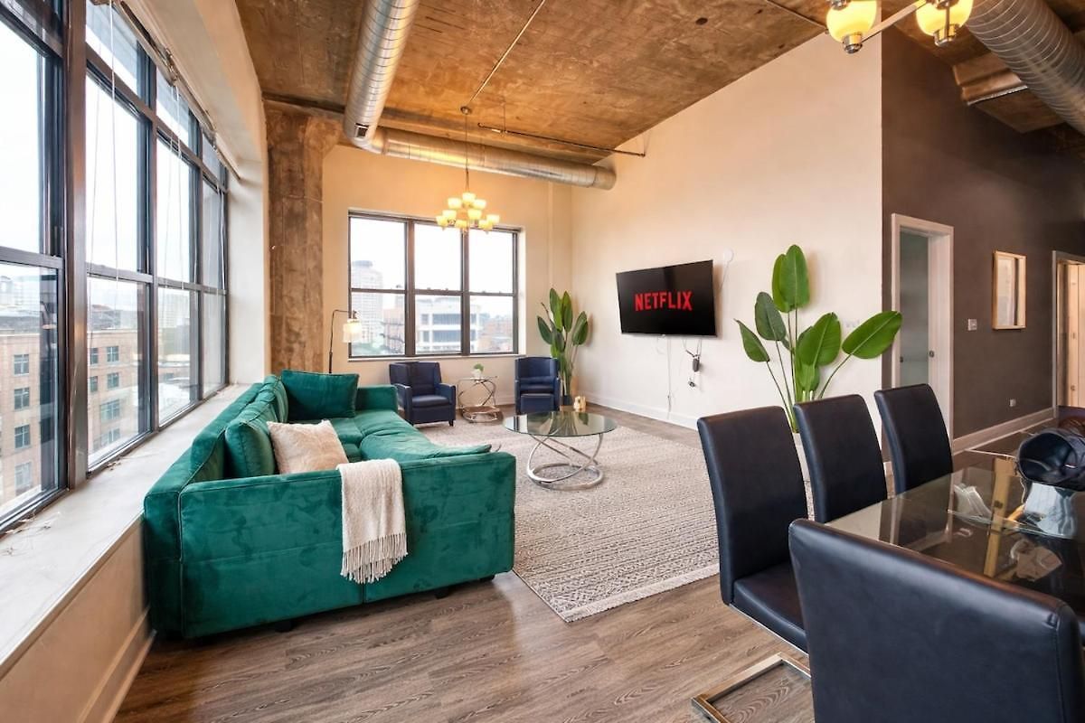 Spacious 3br Corner With Optional Parking And Gym Access Near Mccormick Place, Grant Park And Soldier Field * Chicago