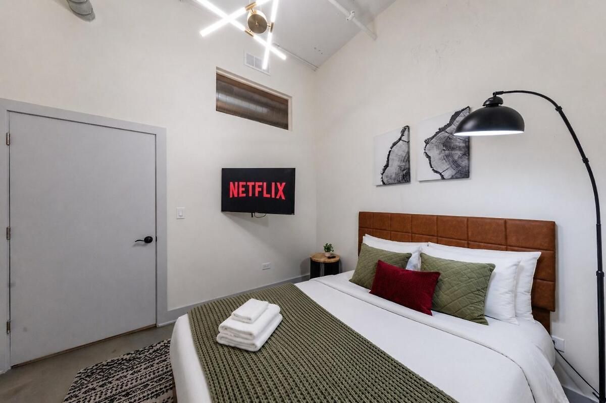 Apartment Luxury 6br Loft Perfect For 12 Guests With Skyline Views, Optional Parking And Gym Access Near Mccormick Place And Soldier Field Chicago