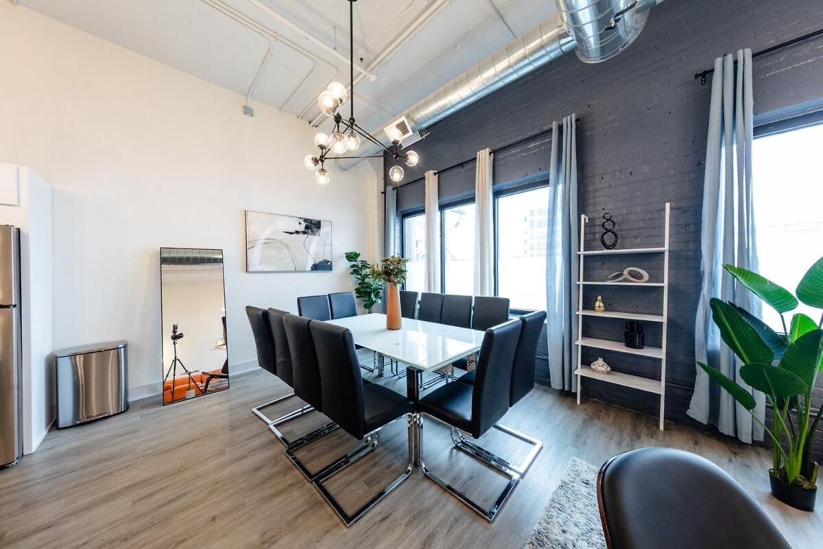 Luxury 6br Loft Perfect For 12 Guests With Skyline Views, Optional Parking And Gym Access Near Mccormick Place And Soldier Field Chicago