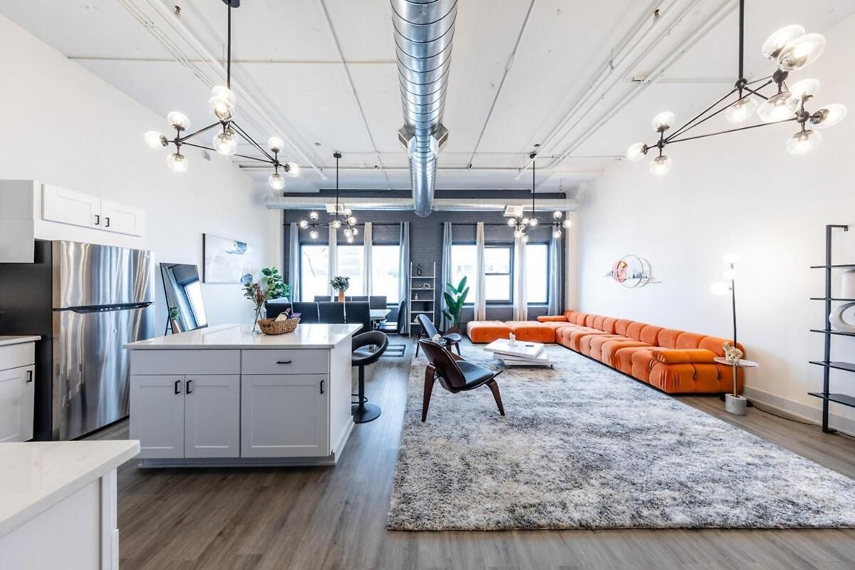Luxury 6br Loft Perfect For 12 Guests With Skyline Views, Optional Parking And Gym Access Near Mccormick Place And Soldier Field *