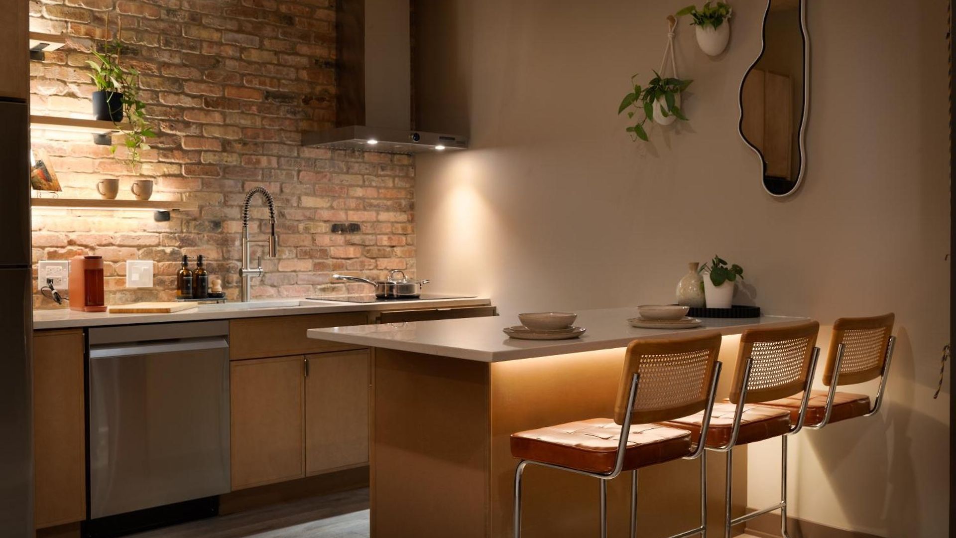 Pulaski Point Apartment *