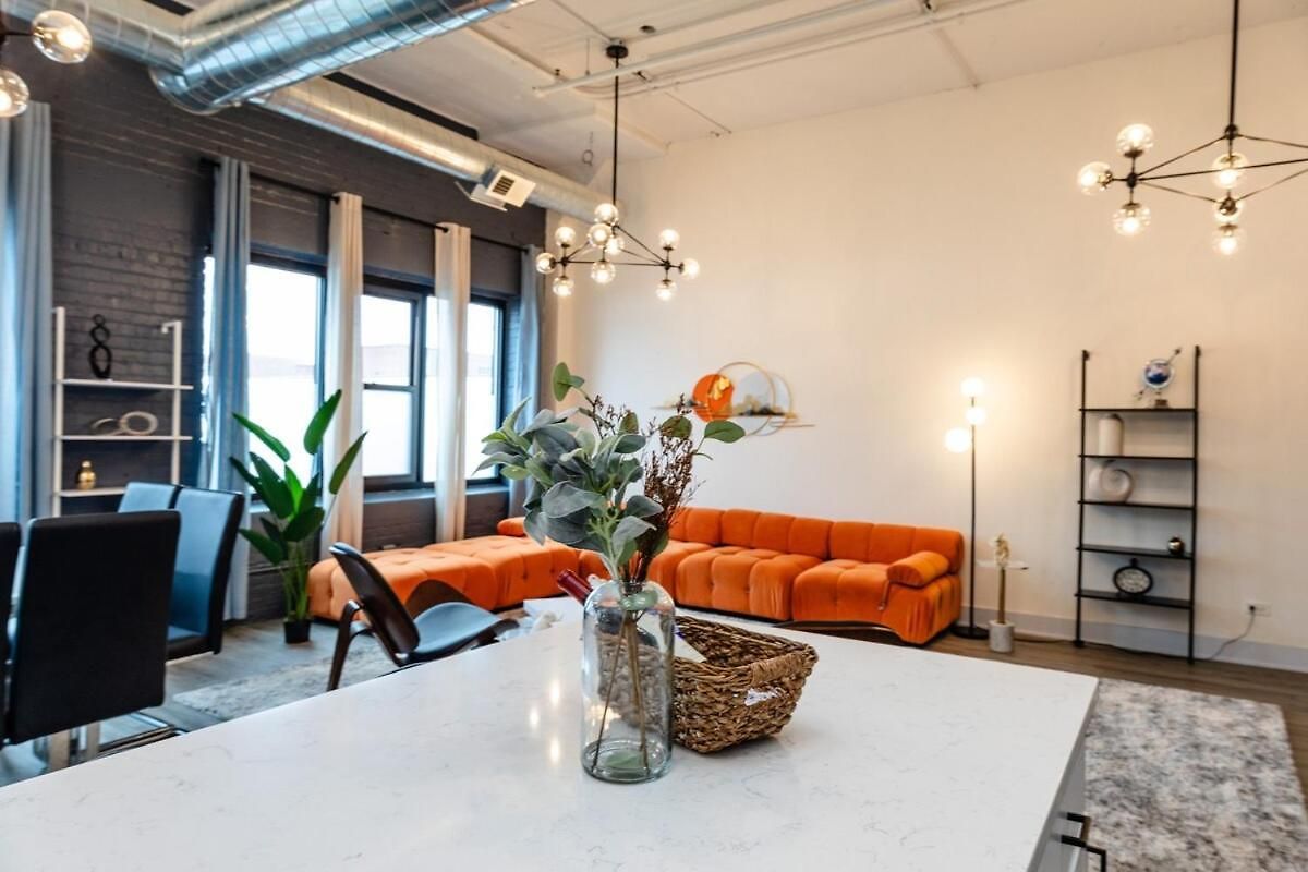 Apartment Luxury 6br Loft Perfect For 12 Guests With Skyline Views, Optional Parking And Gym Access Near Mccormick Place And Soldier Field *