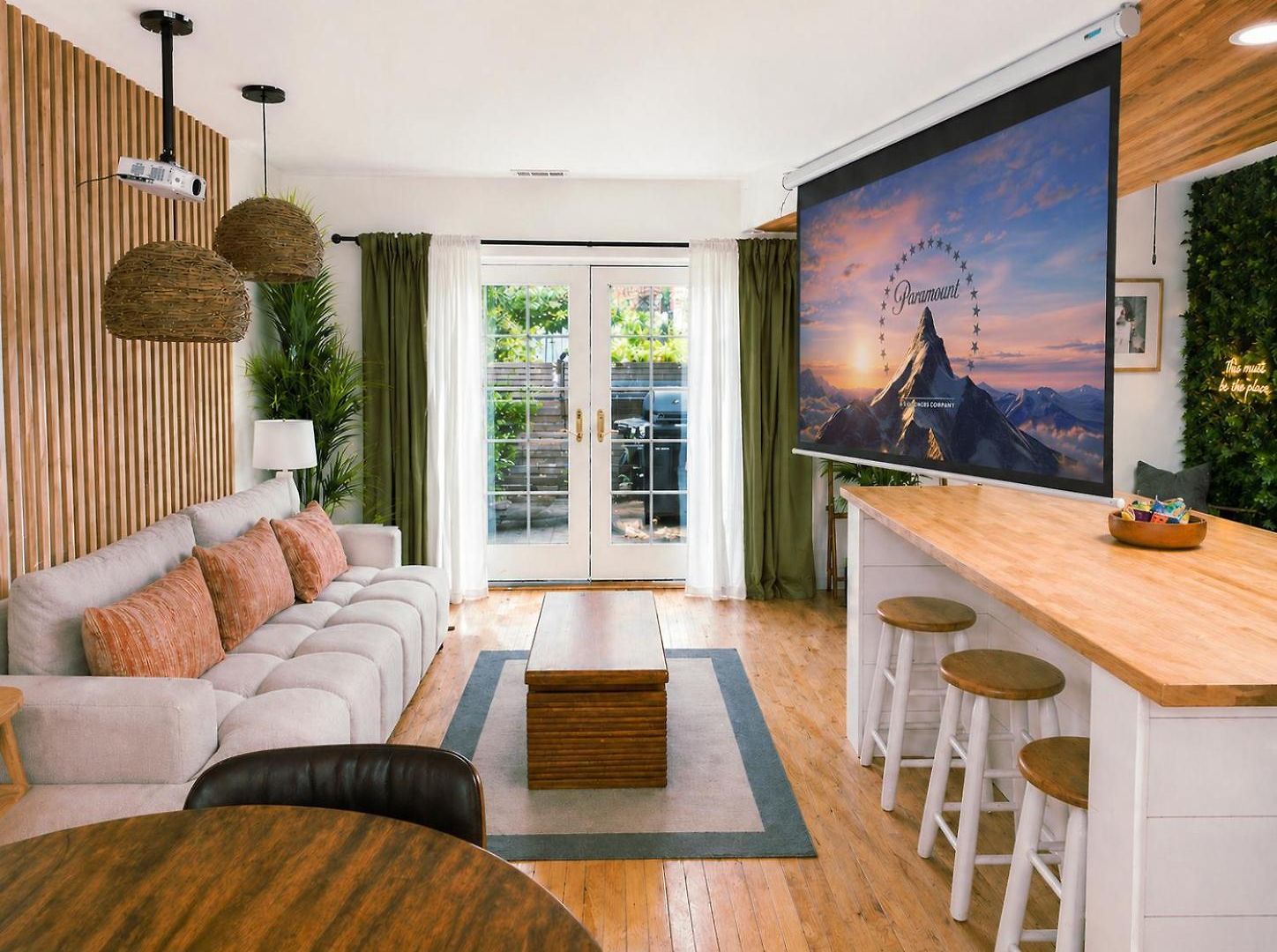 Boutique Retreat Private Patio Fire Pit Apartment *