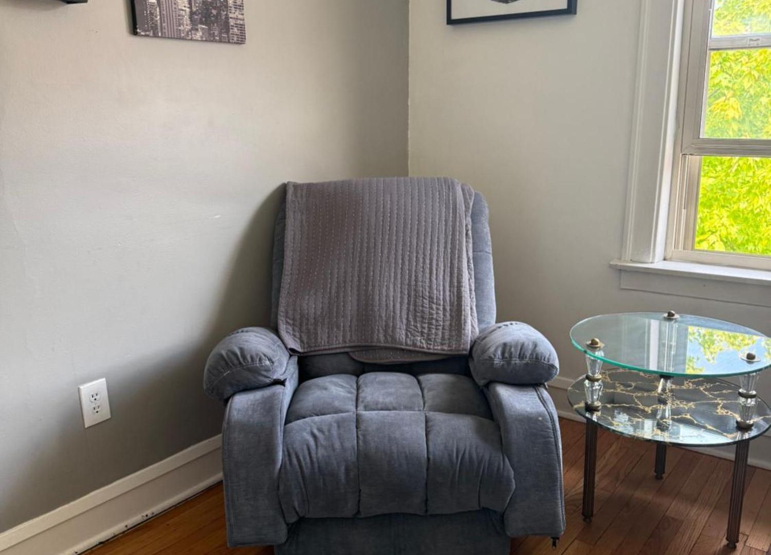 Prime Location - Cozy 3bd Near Downtown! Free Parking & Fast Wifi!