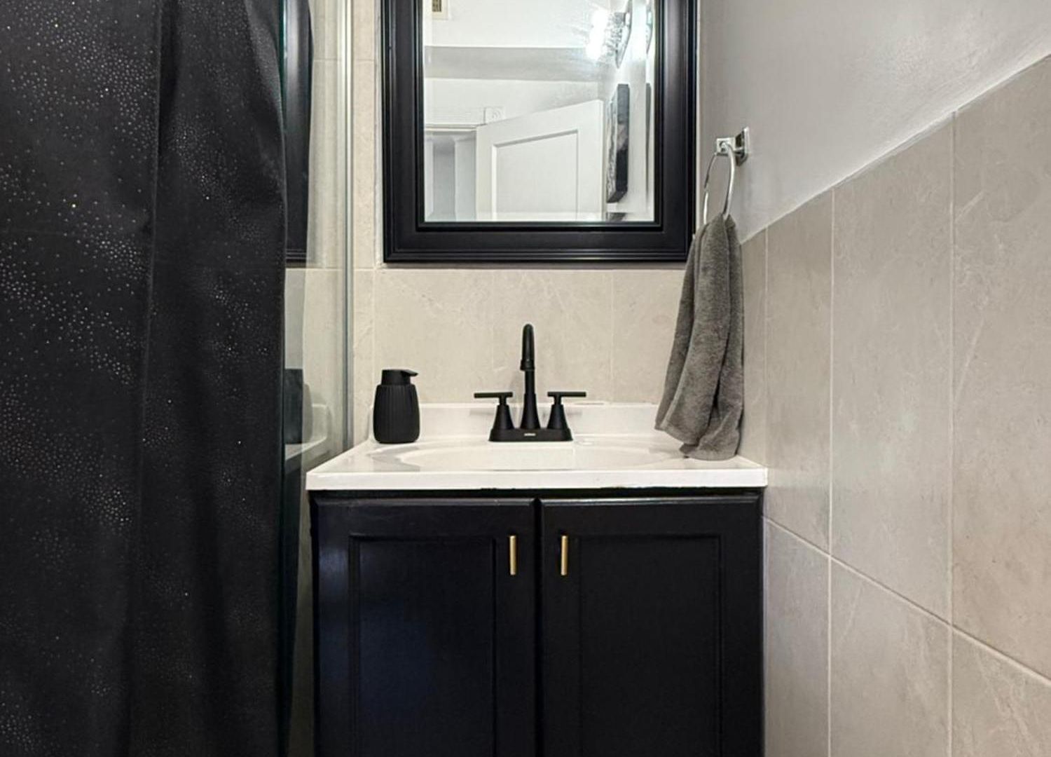 Prime Location - Cozy 3bd Near Downtown! Free Parking & Fast Wifi! Apartment *