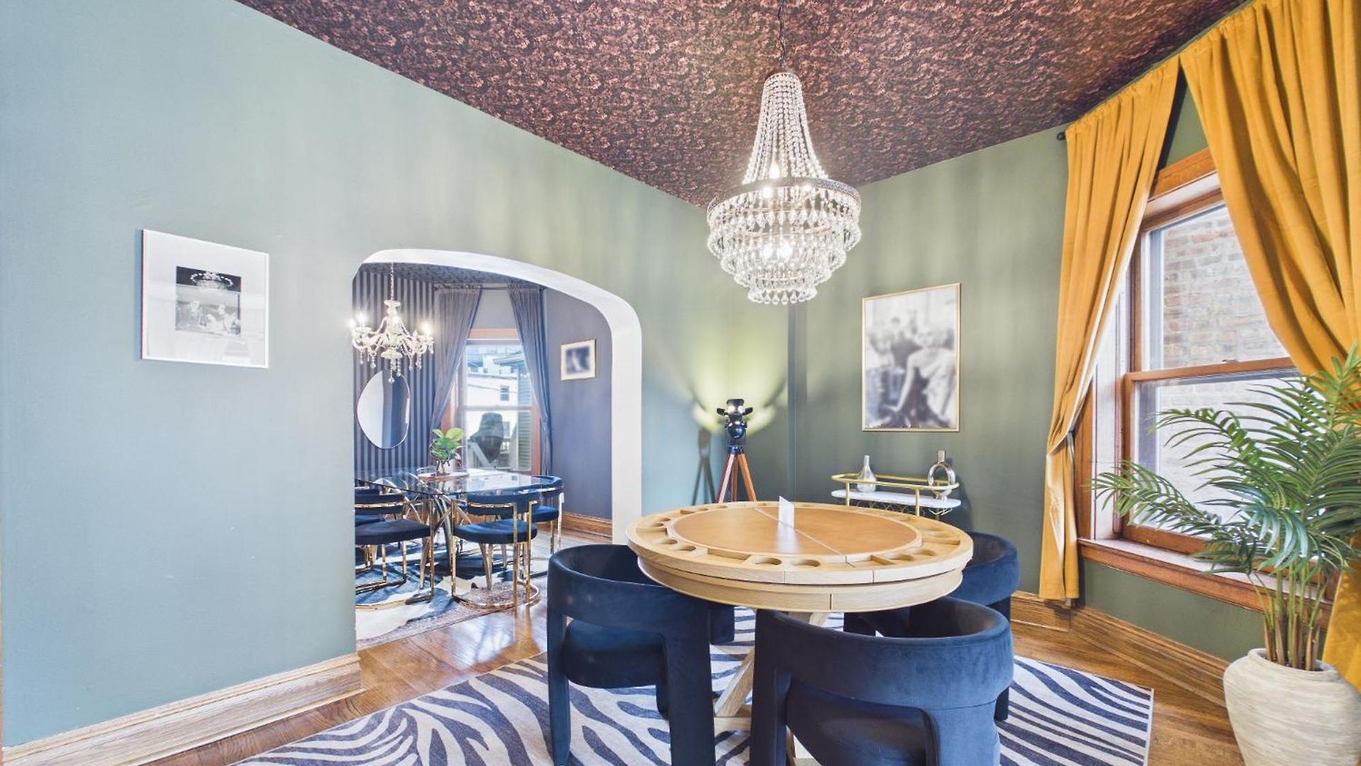 Wrigleyville Art Deco Retreat Garage Apartment *