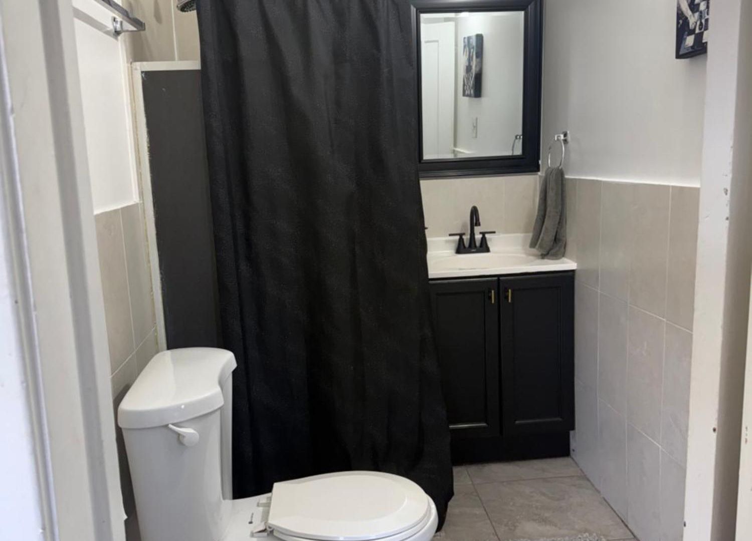 Prime Location - Cozy 3bd Near Downtown! Free Parking & Fast Wifi! * Chicago