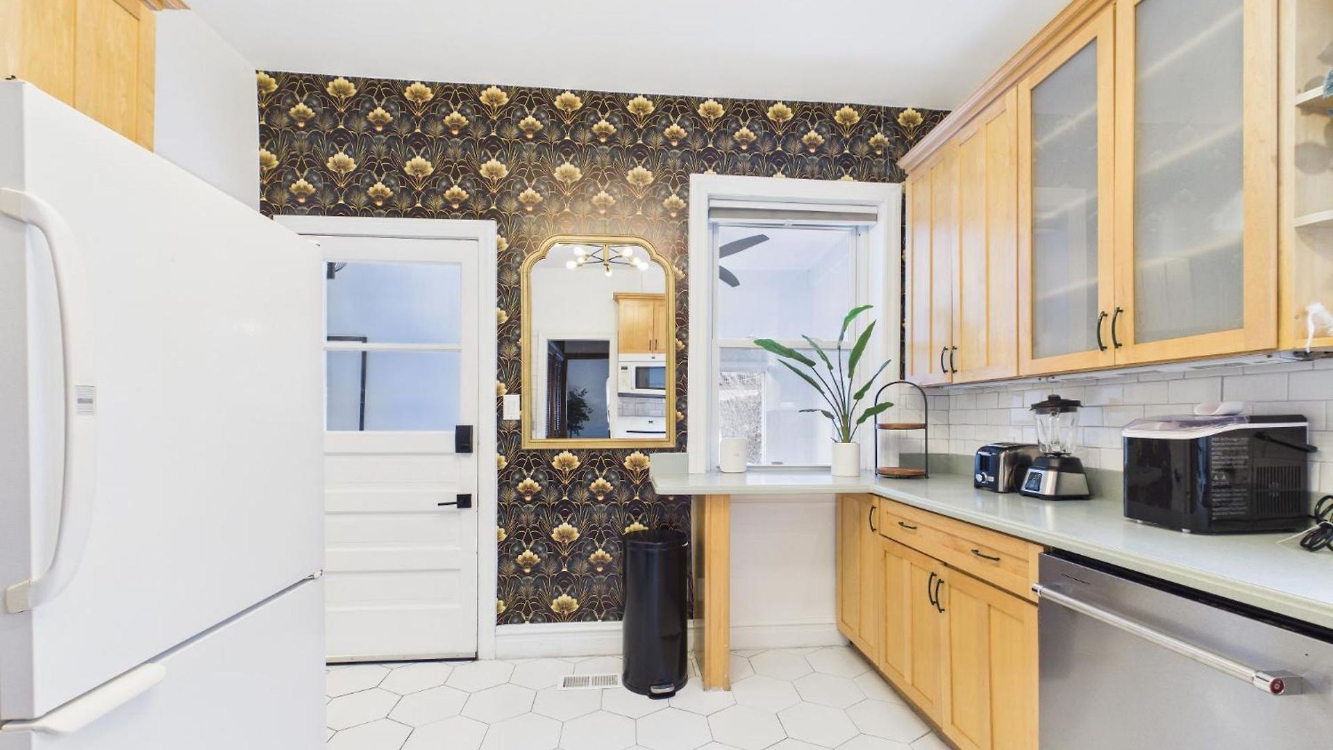 Apartment Wrigleyville Art Deco Retreat Garage *