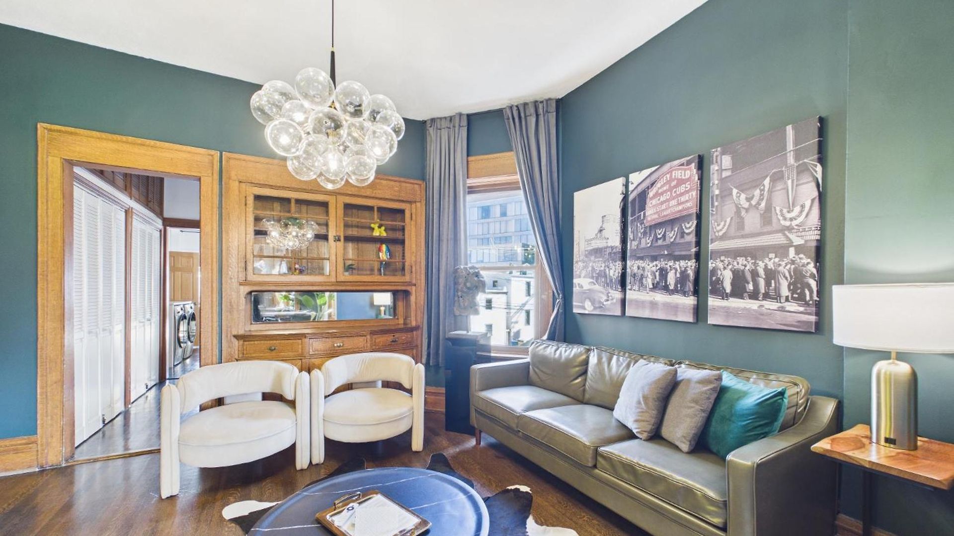 Wrigleyville Art Deco Garage Apartment *