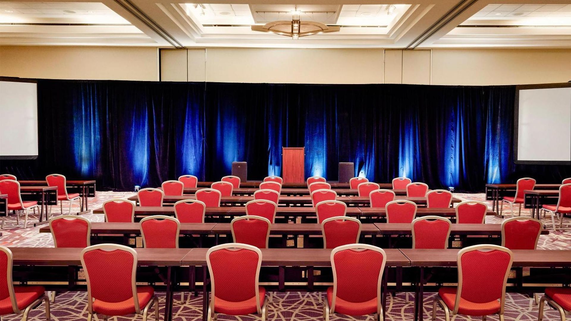 Embassy By Hilton Downtown Magnificent Mile 4* Chicago