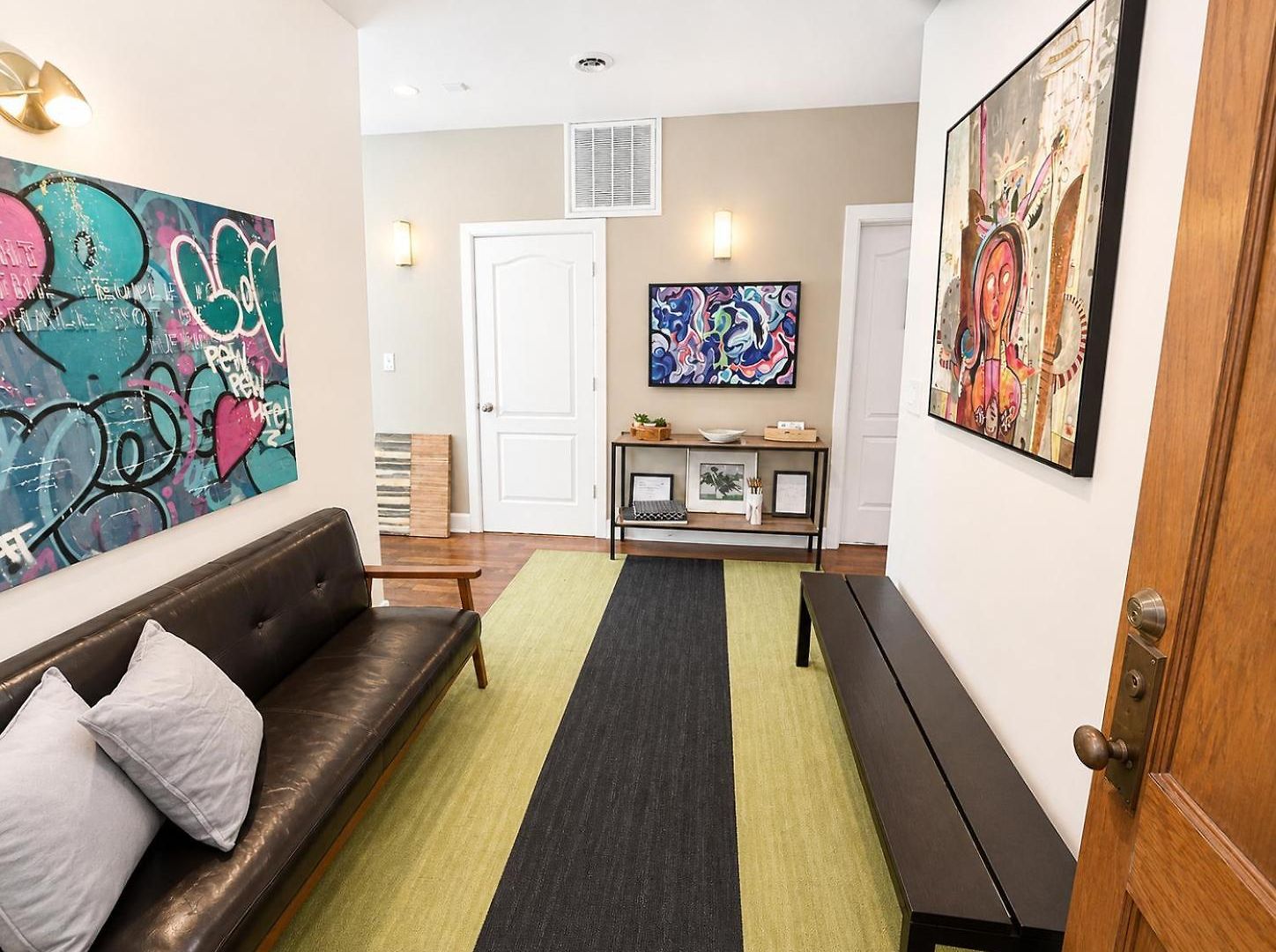 House 5863- Chicago's Premier Bed & Breakfast