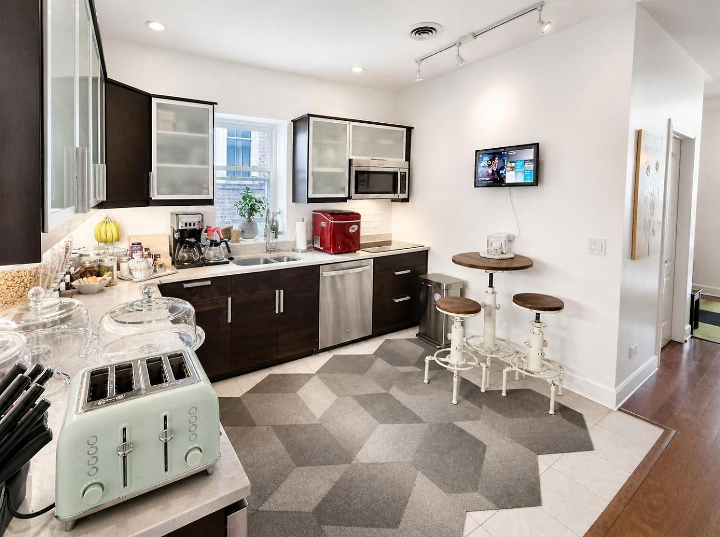 House 5863- Chicago's Premier Bed & Breakfast Chicago