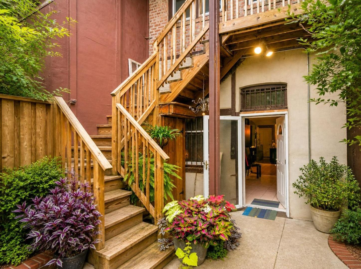House 5863- Chicago's Premier 4*