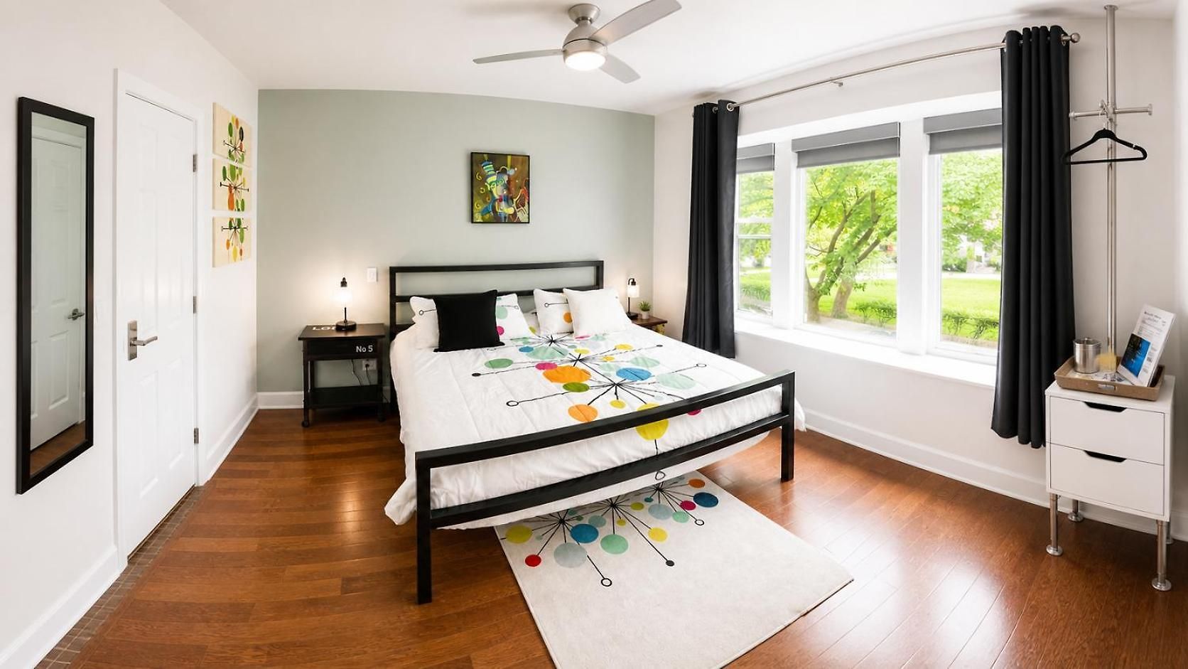 House 5863- Chicago's Premier Bed & Breakfast Chicago