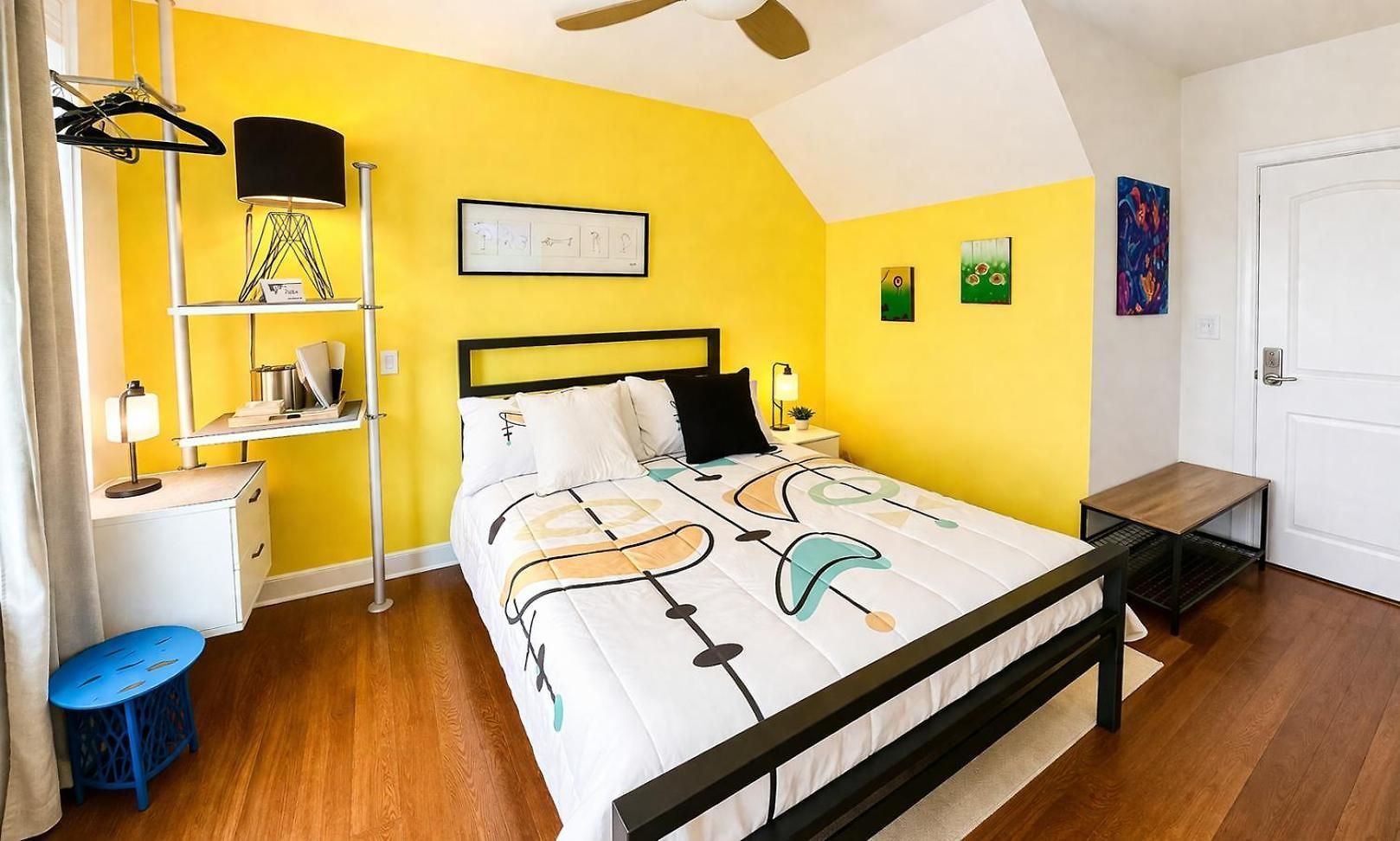 House 5863- Chicago's Premier Bed & Breakfast