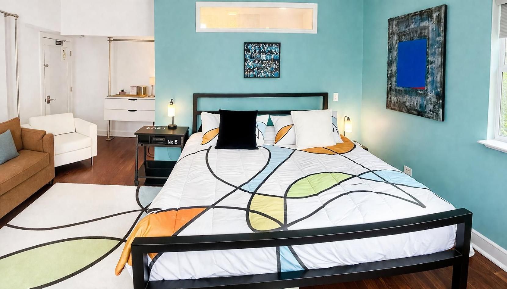 House 5863- Chicago's Premier 4* Chicago