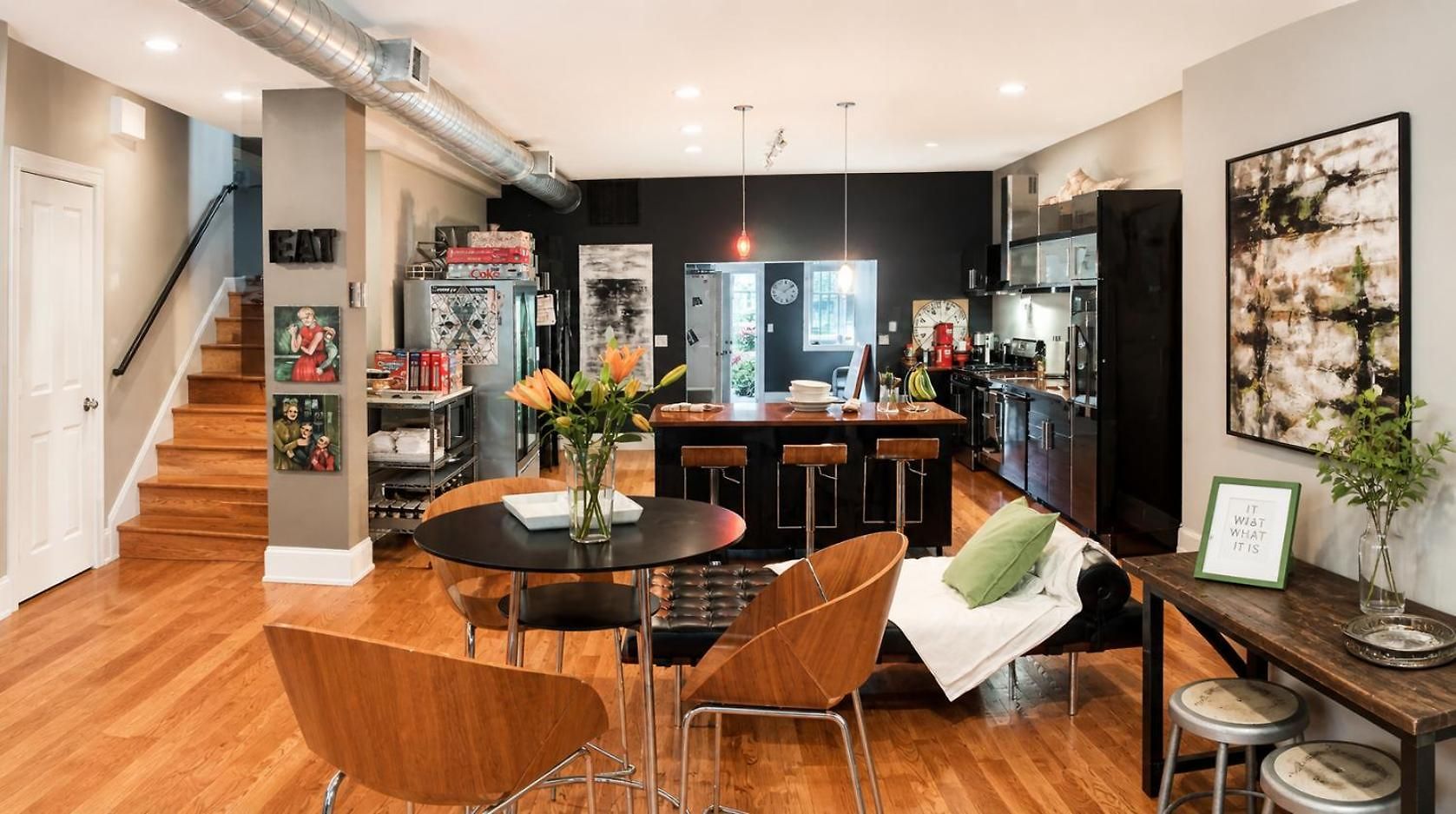 House 5863- Chicago's Premier Bed & Breakfast