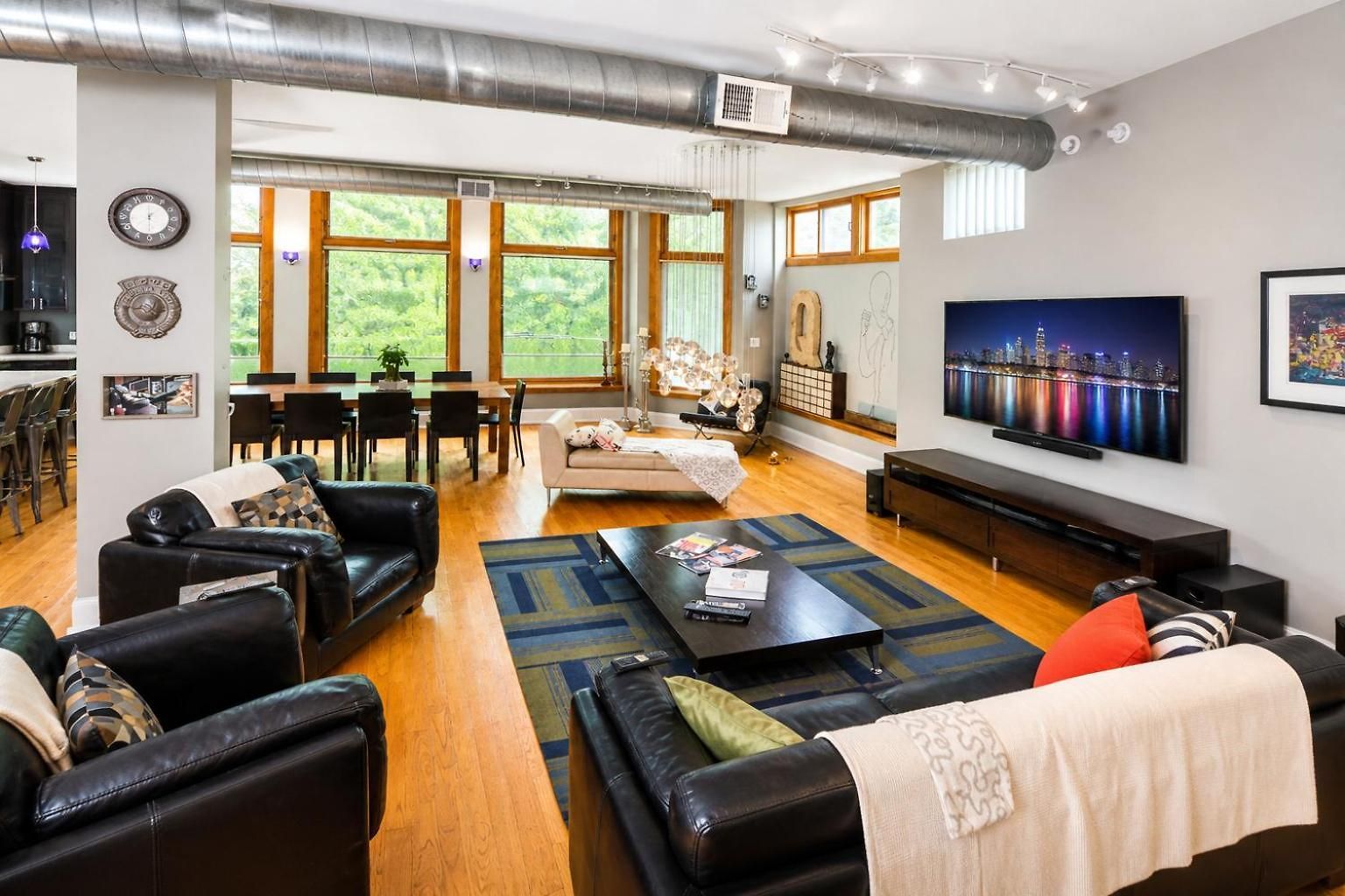 House 5863- Chicago's Premier 4*