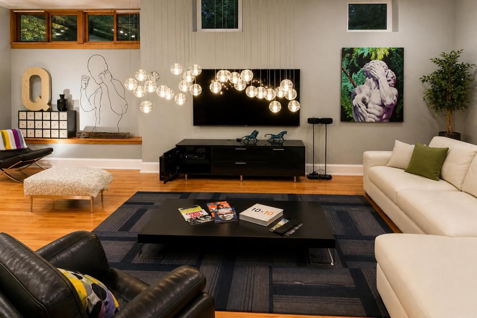 House 5863- Chicago's Premier Bed & Breakfast