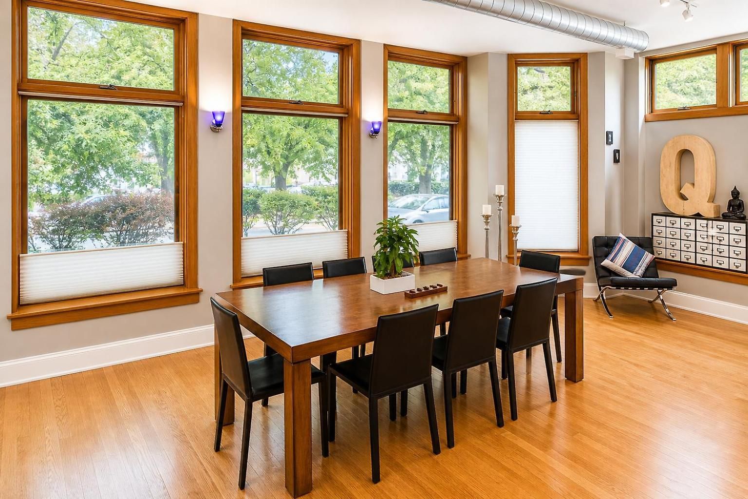 House 5863- Chicago's Premier Bed & Breakfast