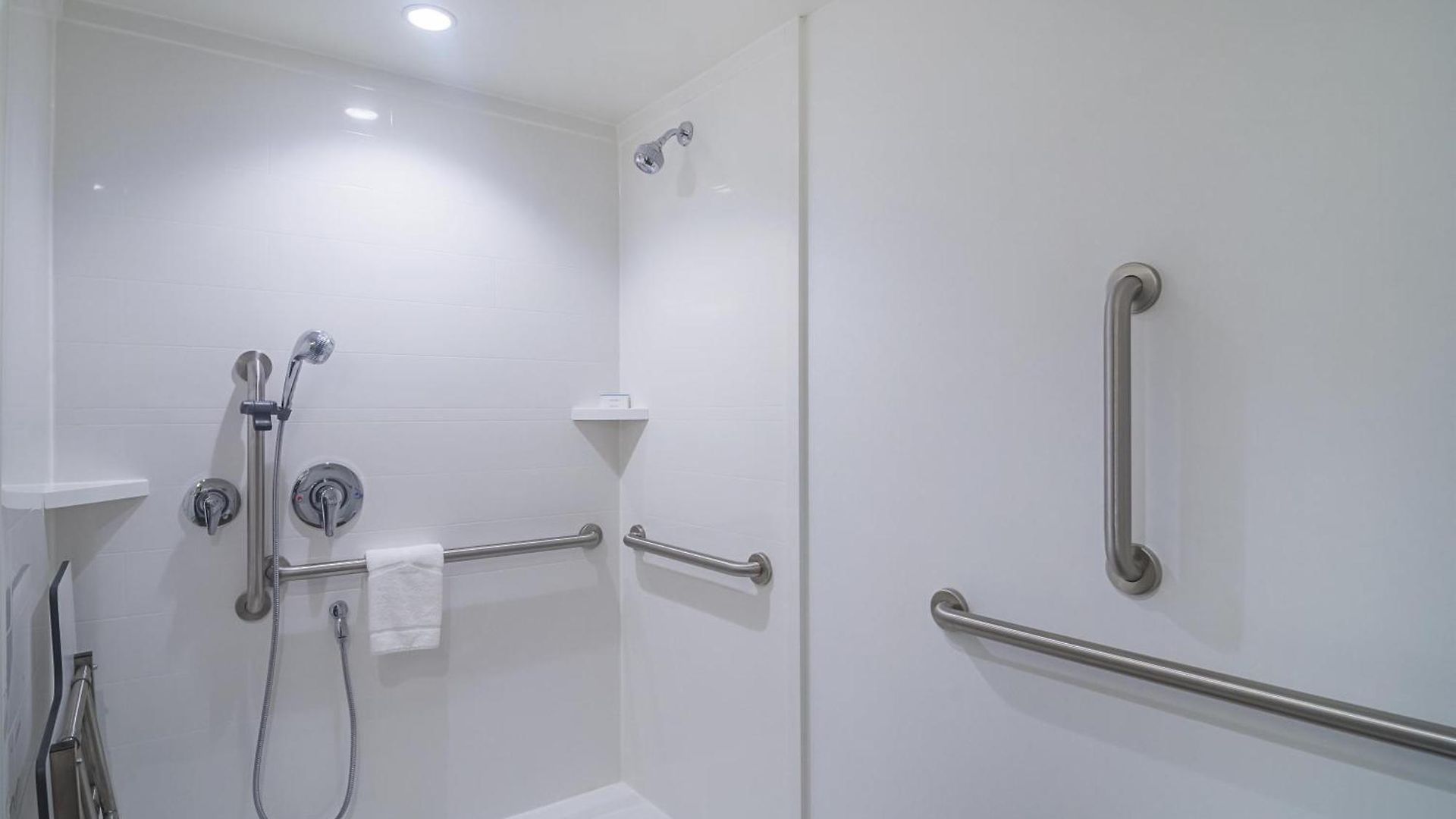 Hampton Inn Chicago North-Loyola Station, Il 3*