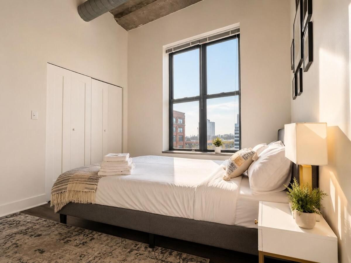 Apartment Spacious And Luxurious 3br Near Mccormick Place And Soldier Field With Optional Parking - Sleeps 10 *