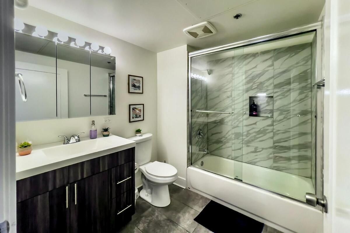 Spacious And Luxurious 3br Near Mccormick Place And Soldier Field With Optional Parking - Sleeps 10 Chicago