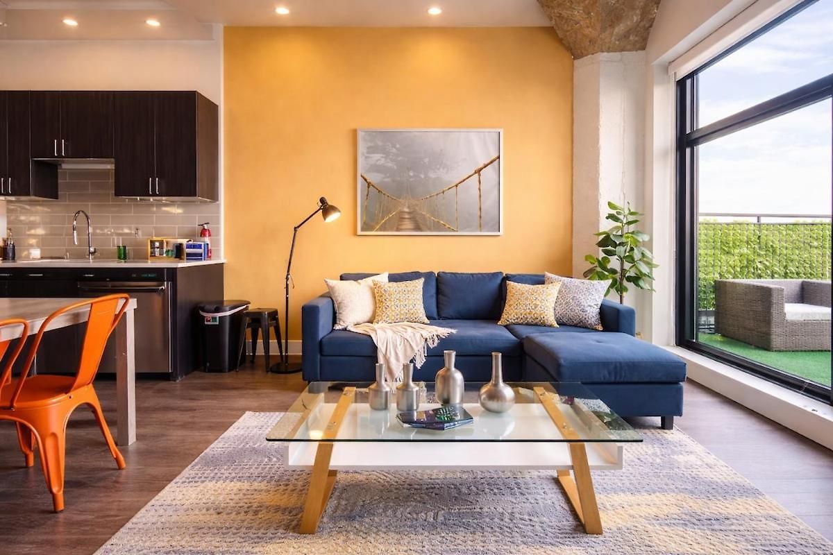Skyline View Patio Suite: Mccormick Place 3br Retreat * Chicago