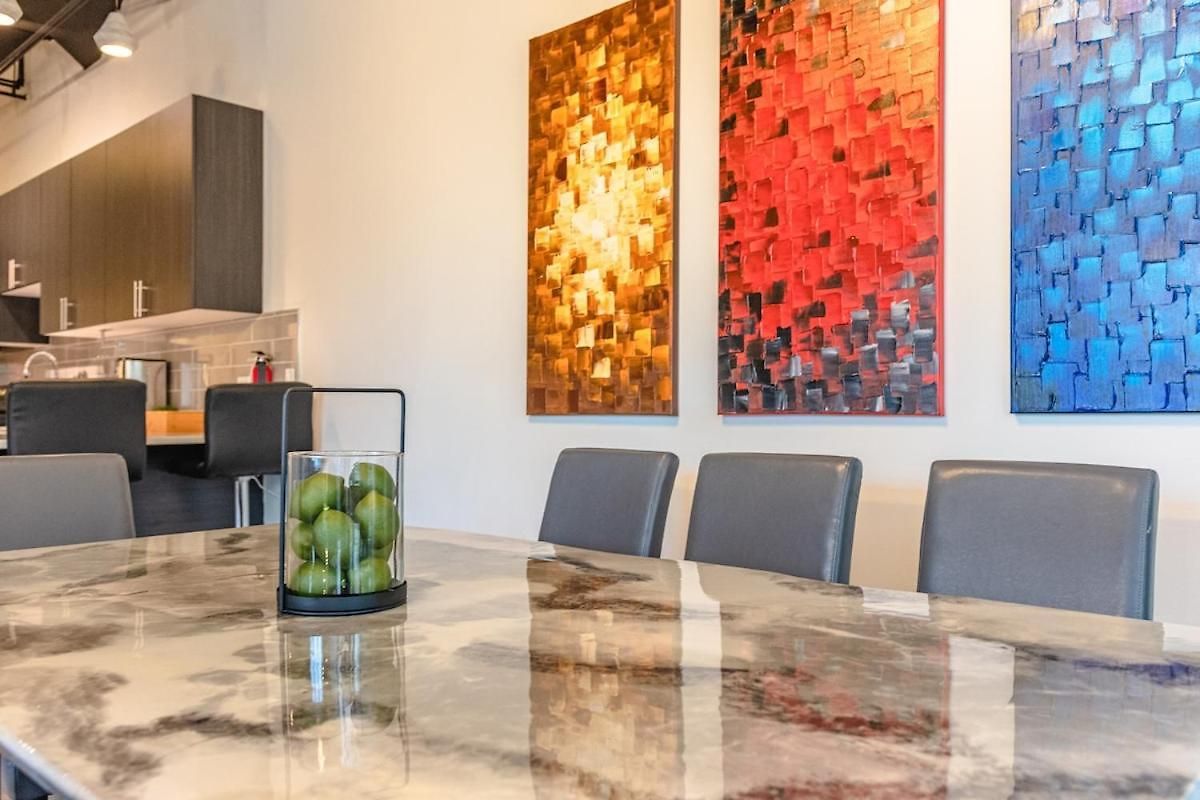 Group Friendly Spacious 3br With Optional Parking And Gym Access Sleeps 10 Guest Near Mccormick Place And Soldier Field Chicago
