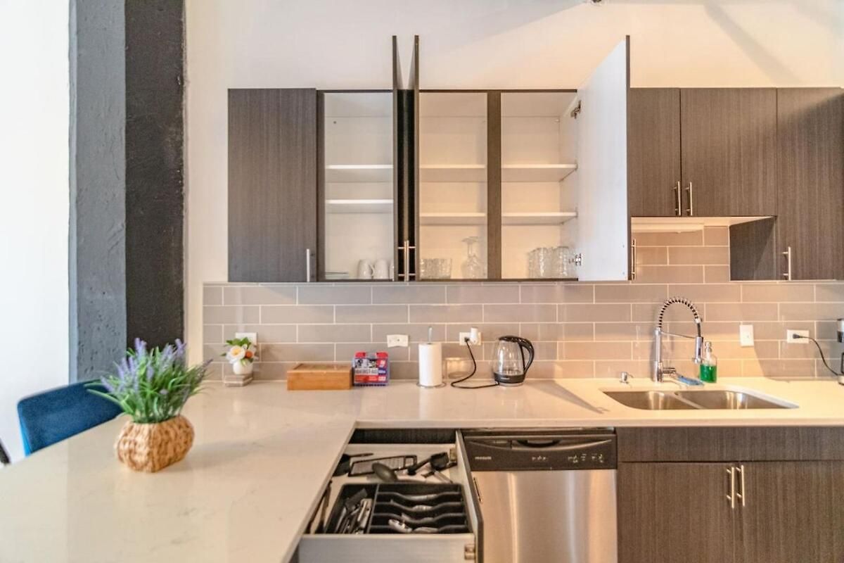 Apartment Mccormick Place Family Haven: Spacious 3br-2ba For 8 Chicago