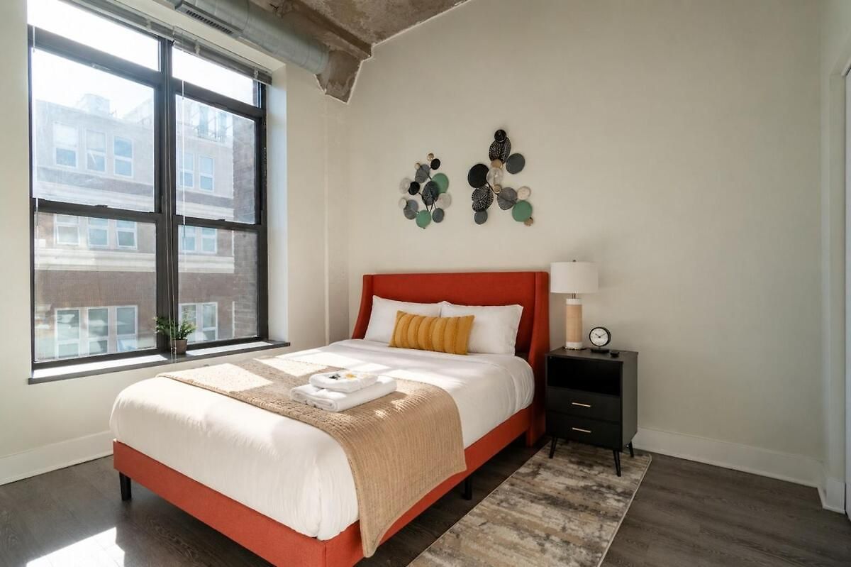 Apartment Spacious 2br Vacation With View, Optional Parking And Gym Near Mccormick Place & Downtown Attractions