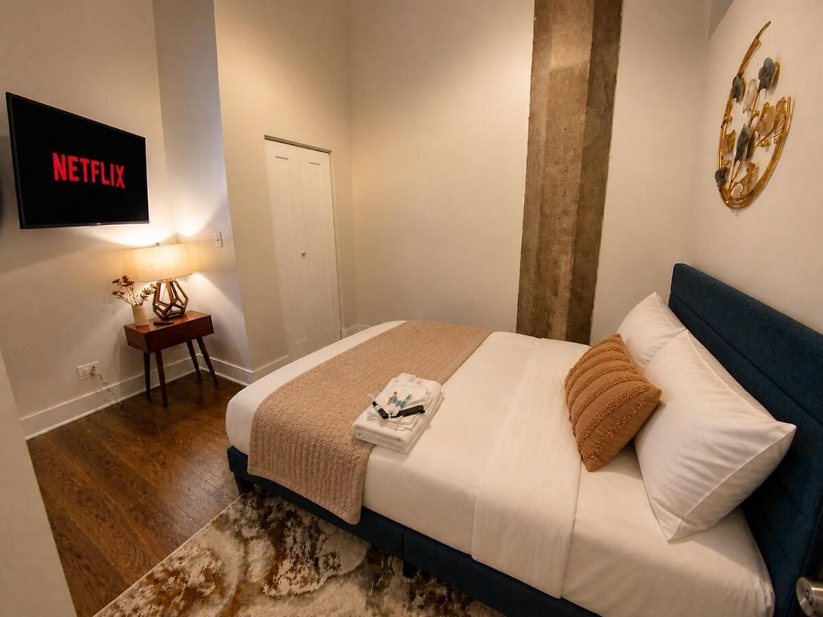 Spacious 2br Vacation With View, Optional Parking And Gym Near Mccormick Place & Downtown Attractions *
