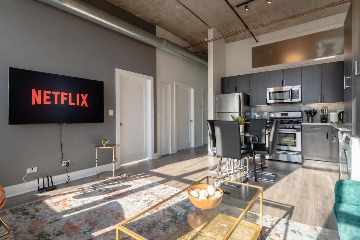 Spacious 2br Vacation With View, Optional Parking And Gym Near Mccormick Place & Downtown Attractions * Chicago
