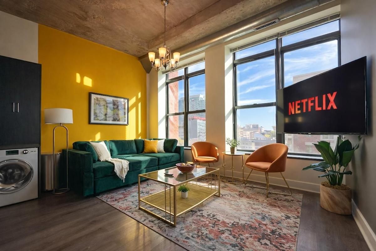 Spacious 2br Vacation With View, Optional Parking And Gym Near Mccormick Place & Downtown Attractions Chicago