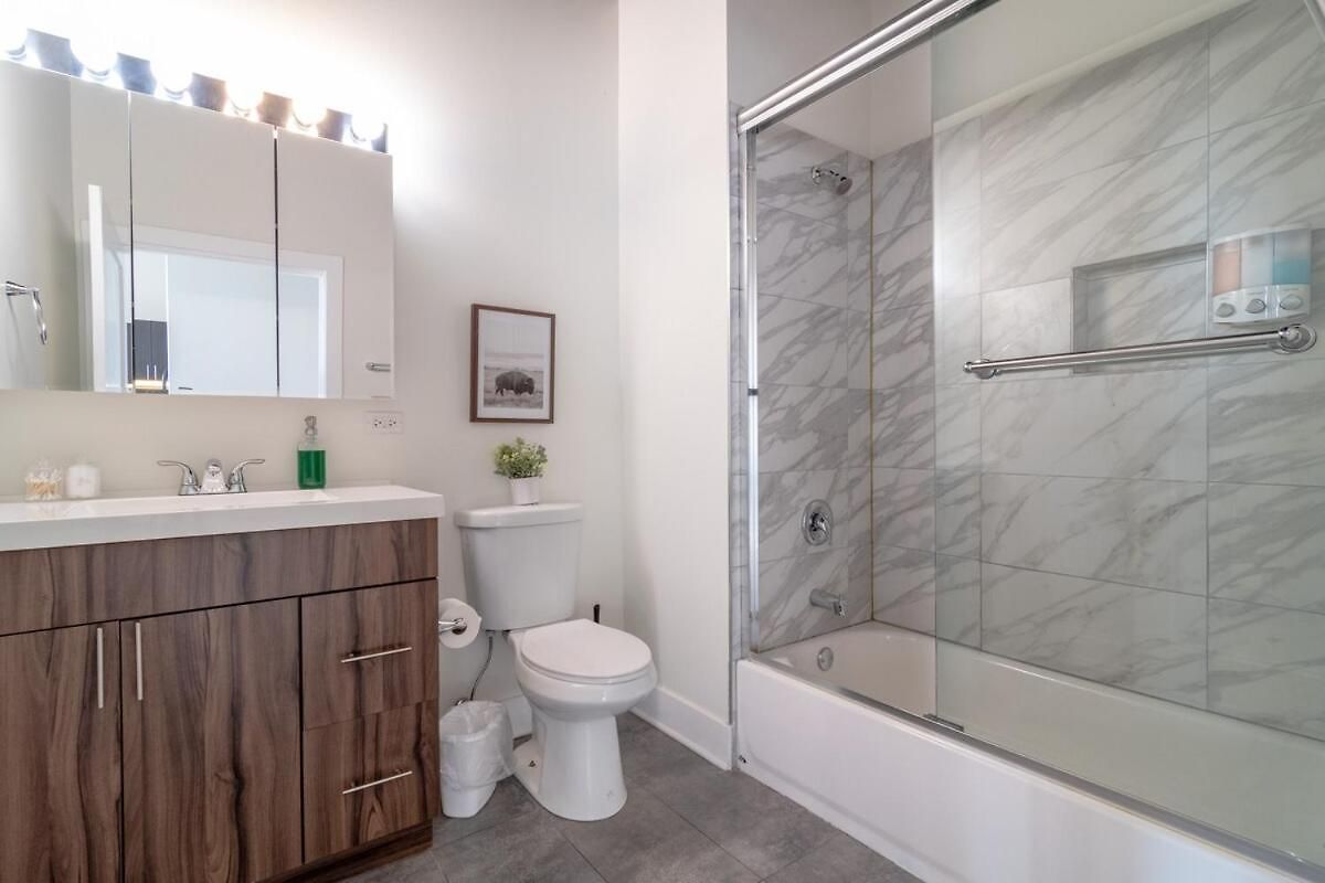 Mccormick Place Secret Oasis With Optional Parking For Up To 8 Guests Apartment *