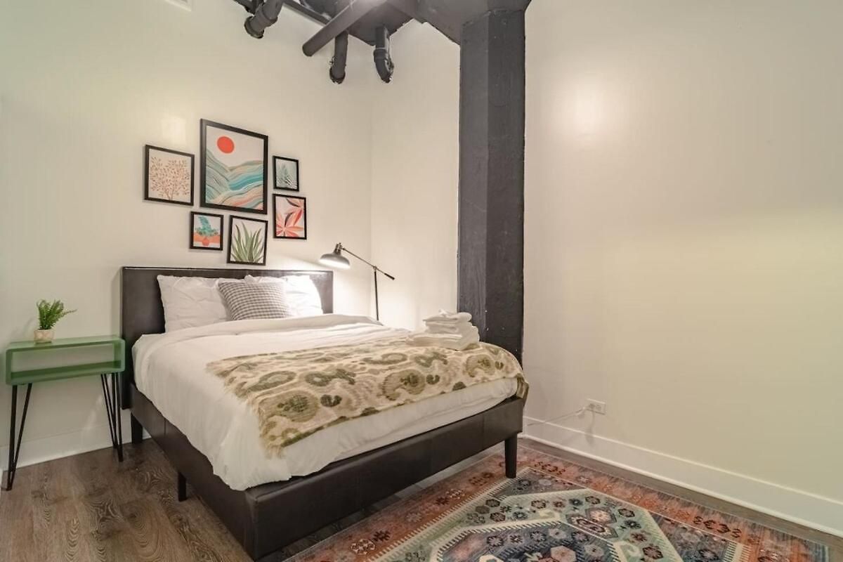 Ideal 3br Business Or Leisure In Fully Stocked Kitchen & Fast Internet With Optional Parking Near Soldier Field, Grant Park & Mccormick Place Apartment