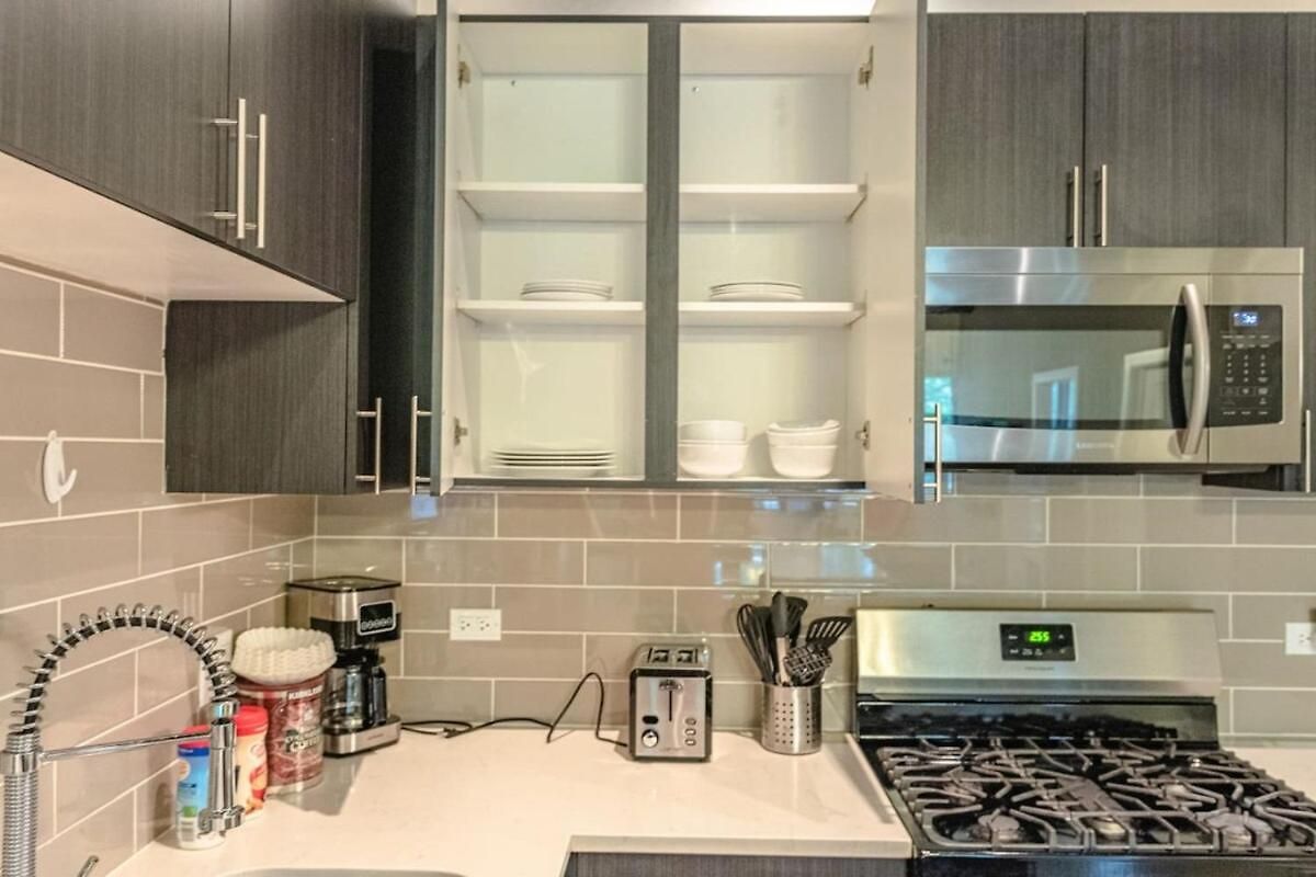 Ideal 3br Business Or Leisure In Fully Stocked Kitchen & Fast Internet With Optional Parking Near Soldier Field, Grant Park & Mccormick Place Apartment *