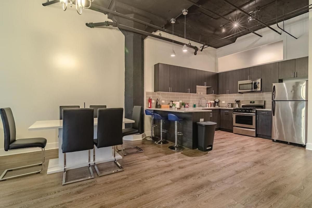 Apartment Ideal 3br Business Or Leisure In Fully Stocked Kitchen & Fast Internet With Optional Parking Near Soldier Field, Grant Park & Mccormick Place *