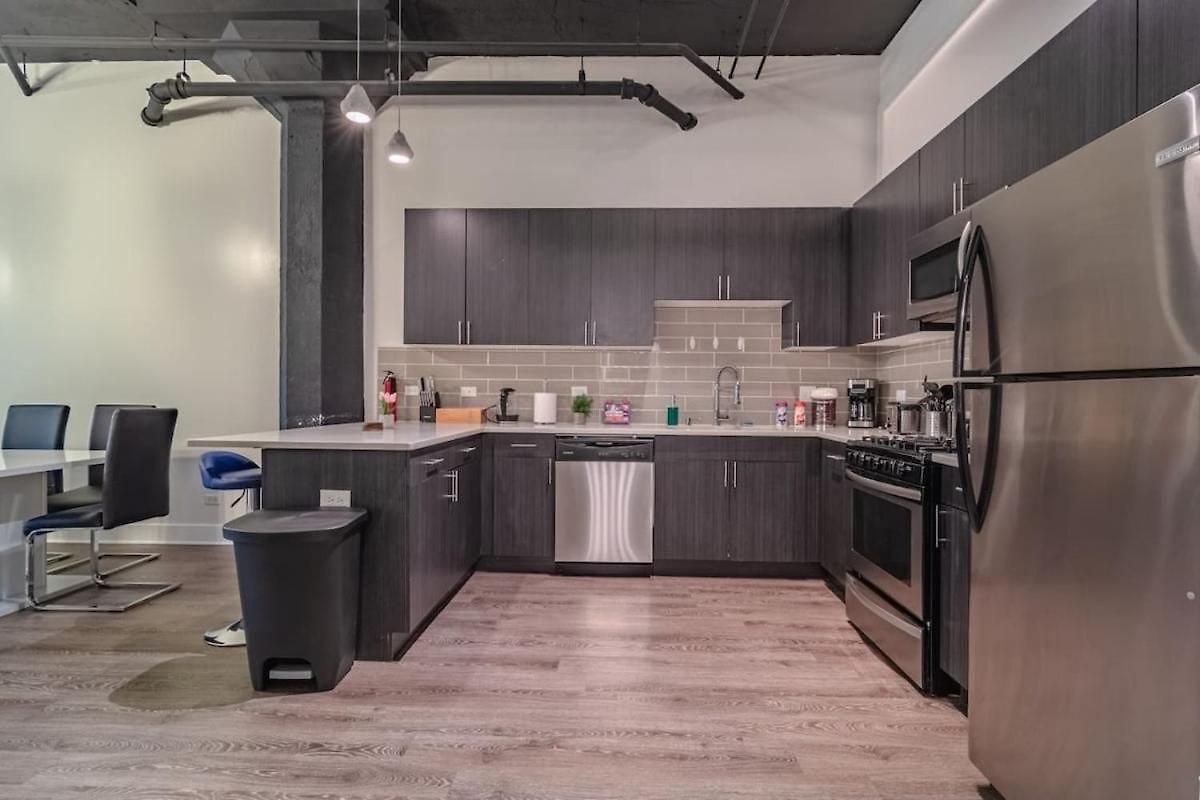 Ideal 3br Business Or Leisure In Fully Stocked Kitchen & Fast Internet With Optional Parking Near Soldier Field, Grant Park & Mccormick Place Chicago