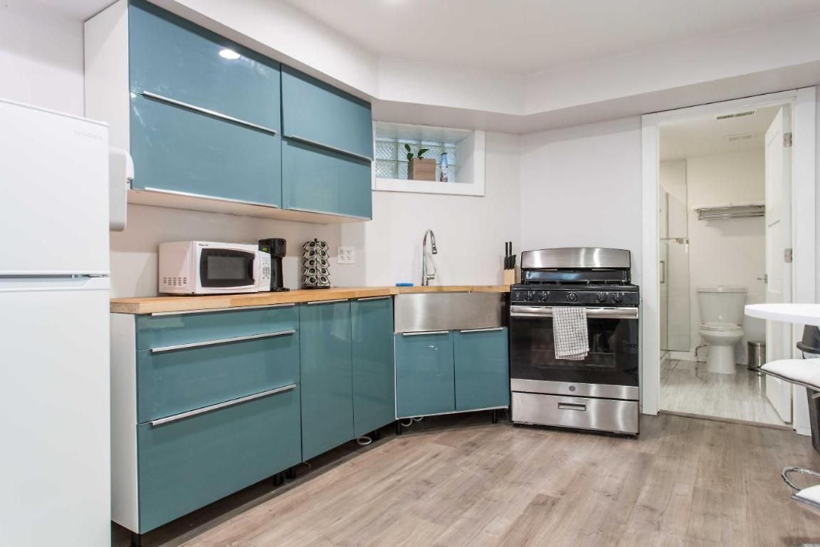 Double Play Wrigley - Prime Location Across From Wrigley Field & Transit - 2br Apts Chicago