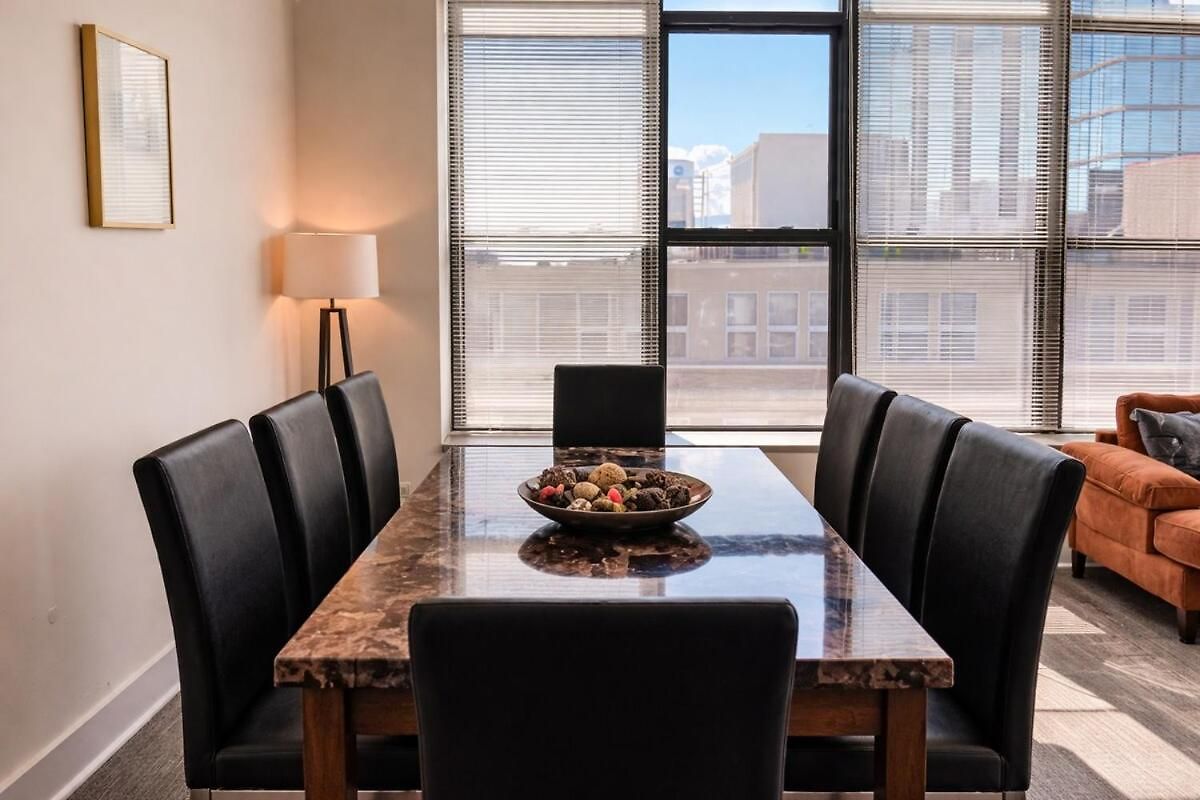 Apartment Mccormick Place Downtown: Luxurious 3br/2ba For 10 *
