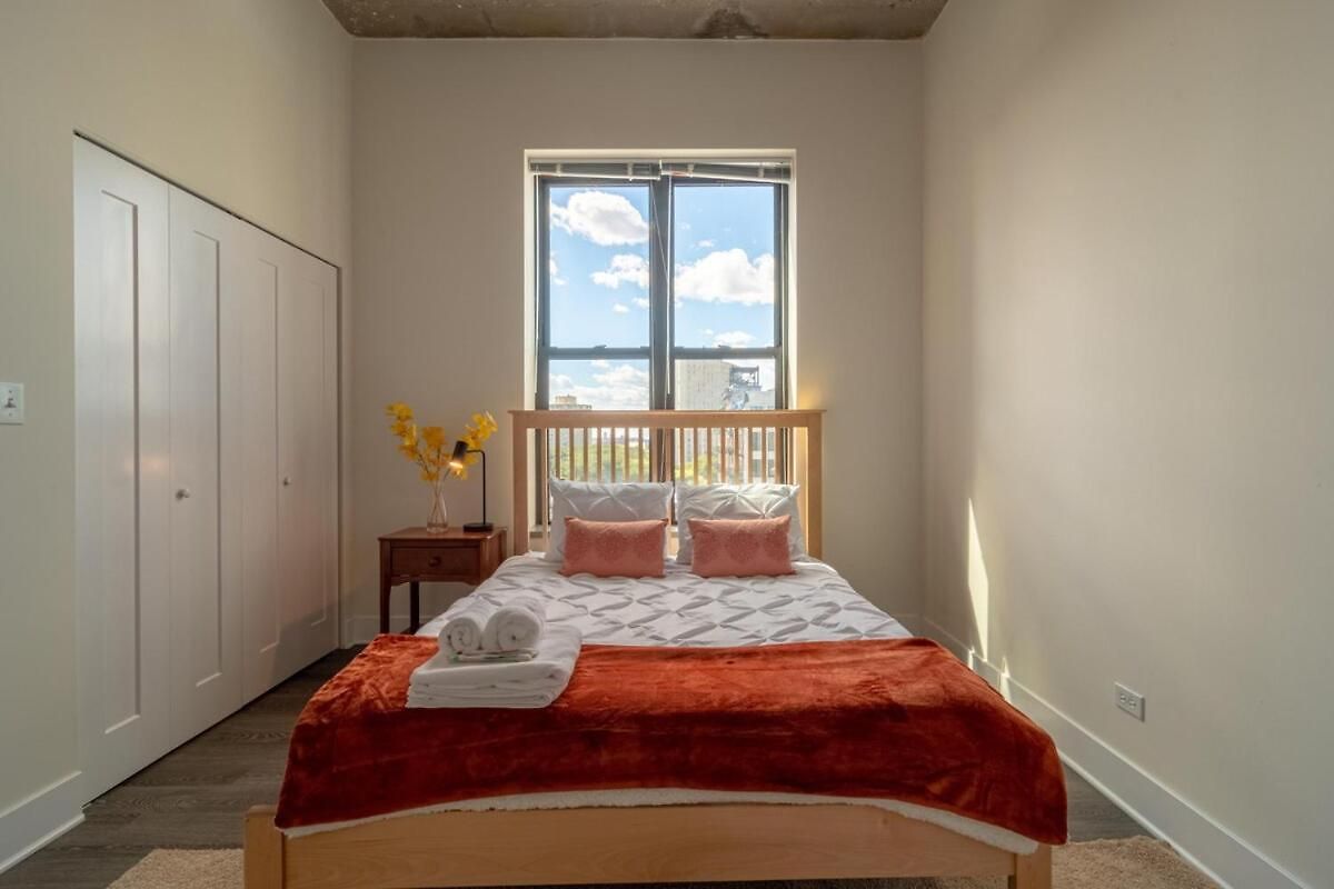 Apartment Mccormick Place Downtown: Luxurious 3br/2ba For 10 *