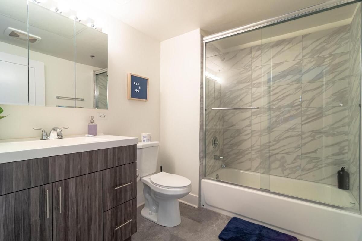 Apartment Mccormick Place Downtown: Luxurious 3br/2ba For 10 *