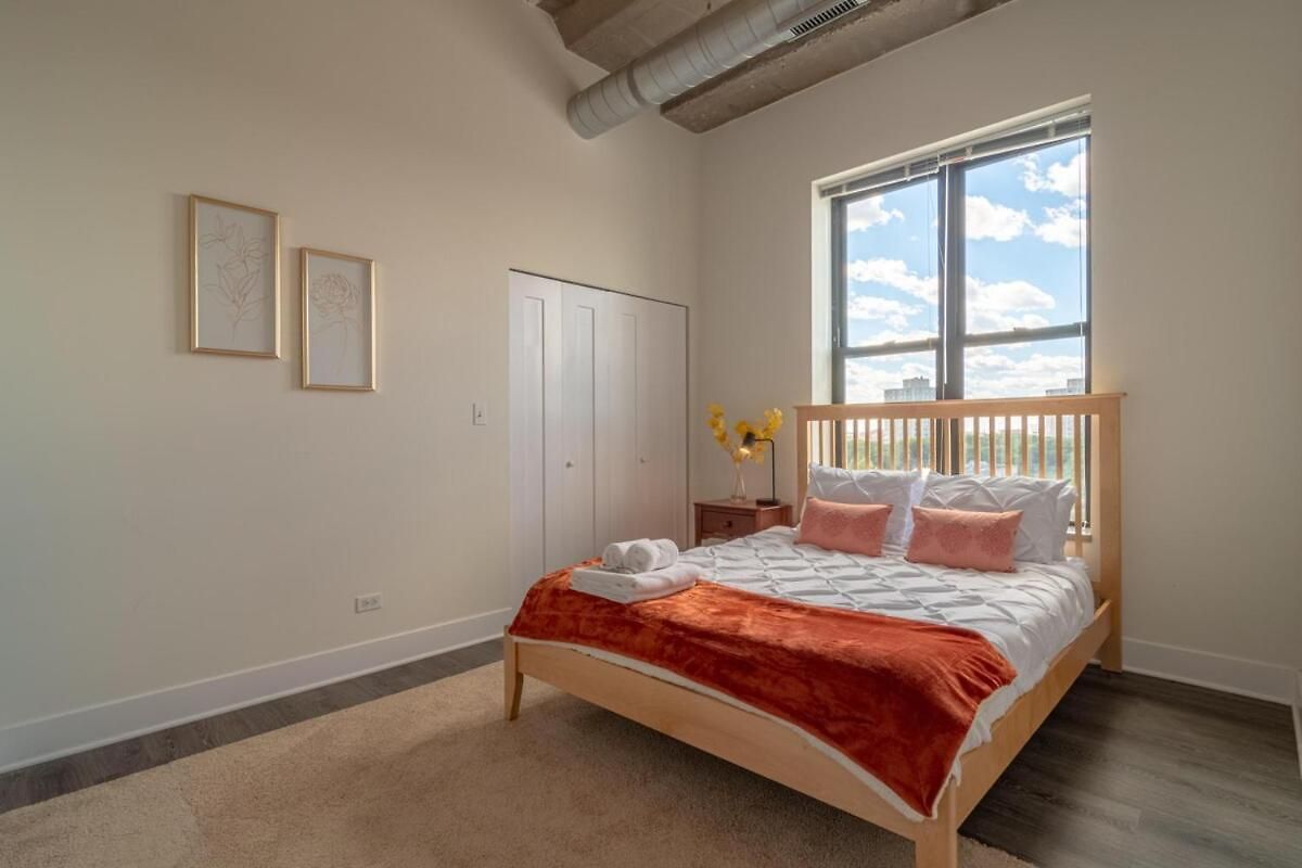 Mccormick Place Downtown: Luxurious 3br/2ba For 10