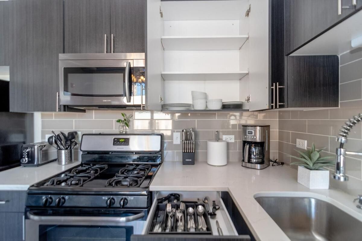 South Loop 2br Retreat With Skyline View And Optional Parking For 8 Guests Near Mccormick Place And Soldier Field Apartment *