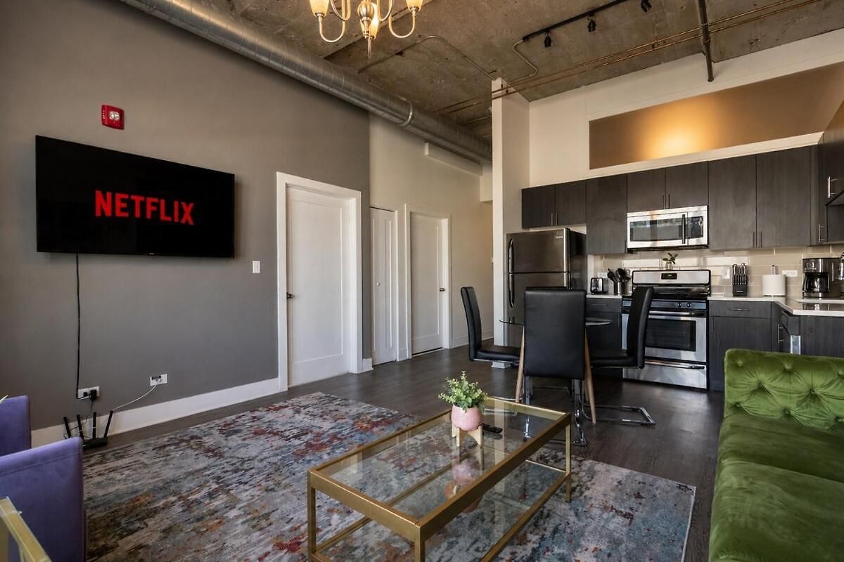 South Loop 2br Retreat With Skyline View And Optional Parking For 8 Guests Near Mccormick Place And Soldier Field Apartment Chicago