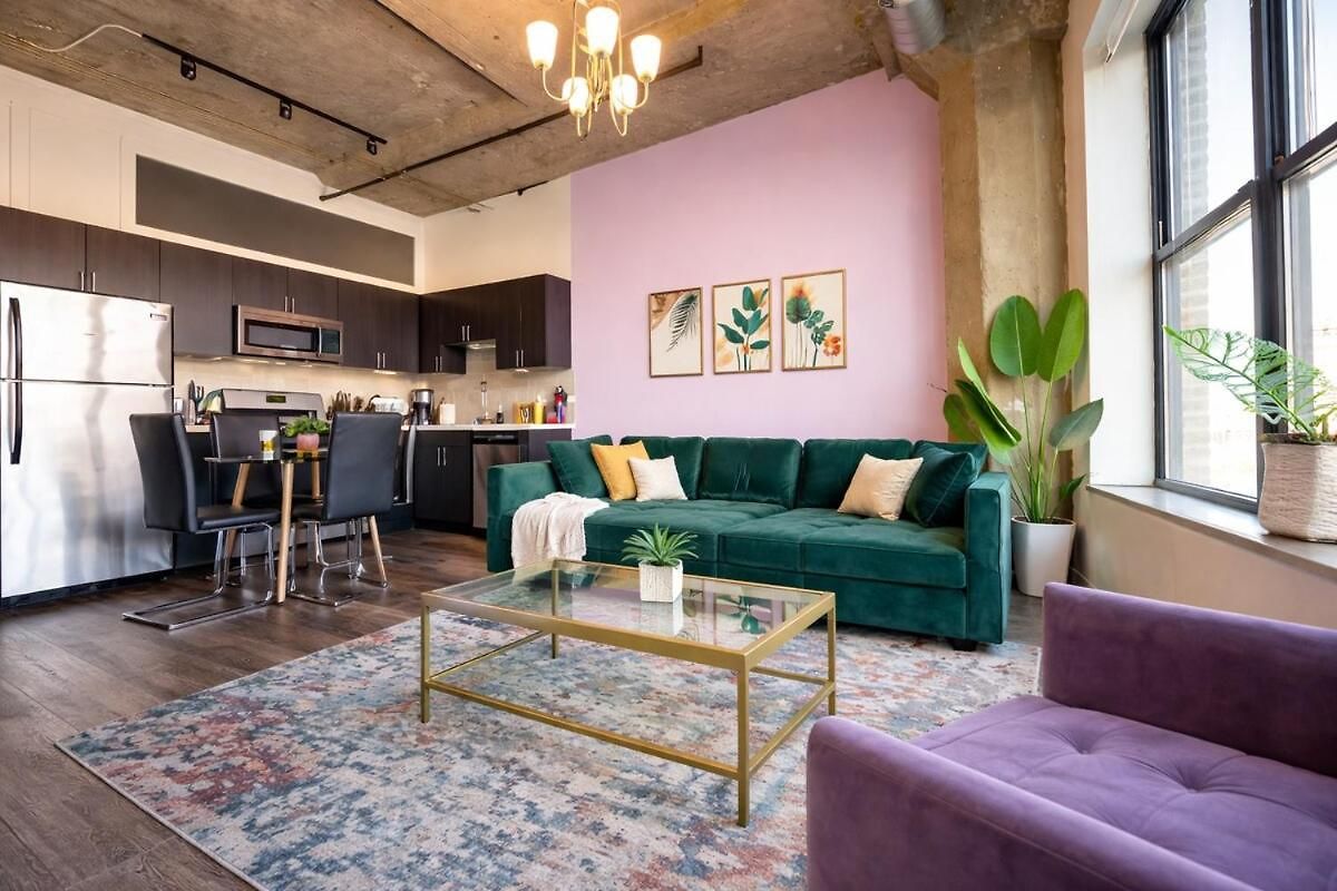 South Loop 2br Retreat With Skyline View And Optional Parking For 8 Guests Near Mccormick Place And Soldier Field Apartment Chicago