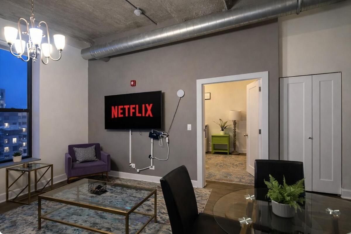 Apartment South Loop 2br Retreat With Skyline View And Optional Parking For 8 Guests Near Mccormick Place And Soldier Field *
